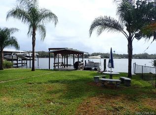 10542 W Halls River Rd, Homosassa, FL 34448