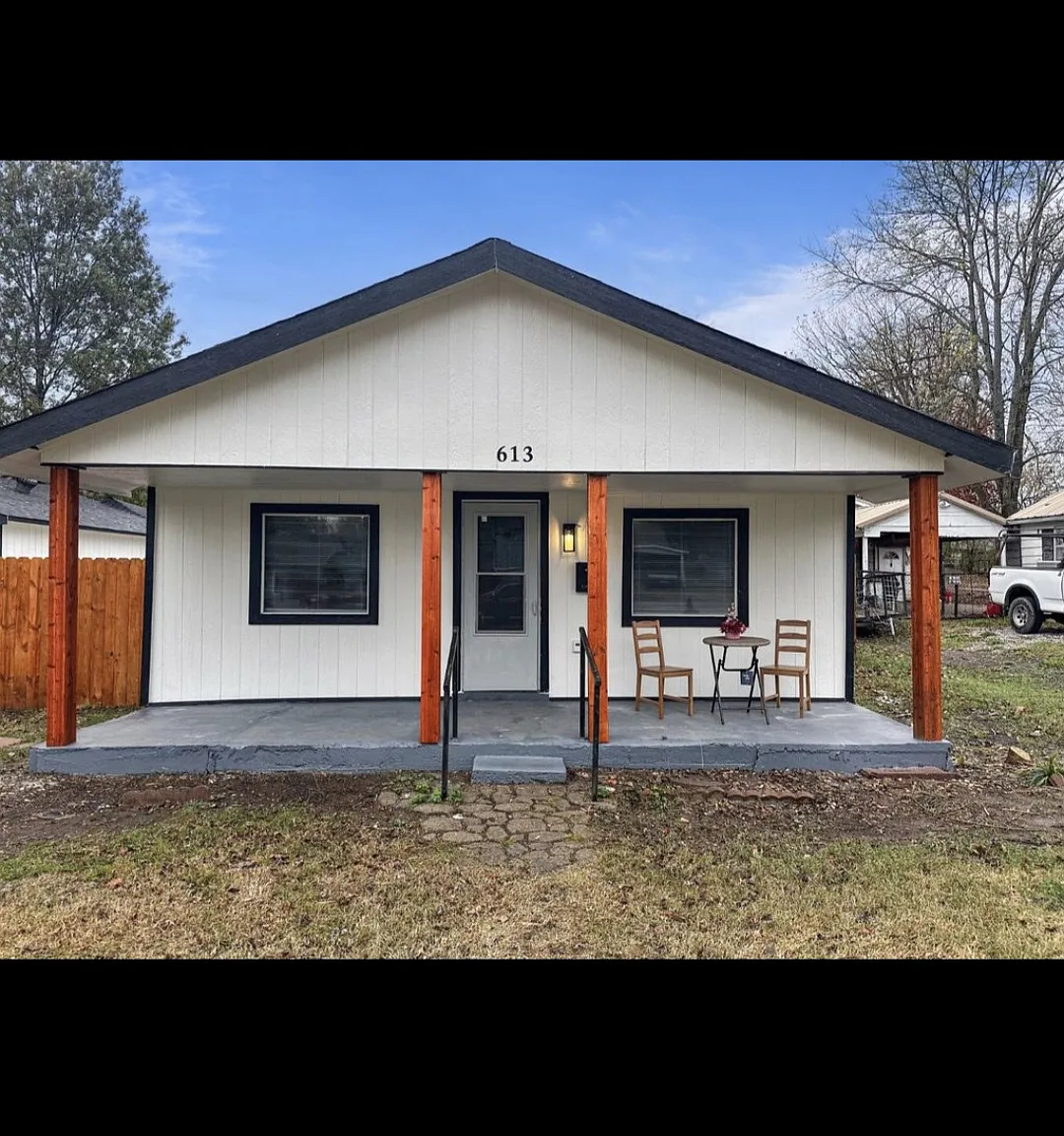 5 bed, 1176 sqft, $750 — Photo 2