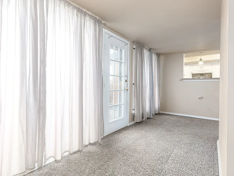 10304 Southridge Ter — Photo 11
