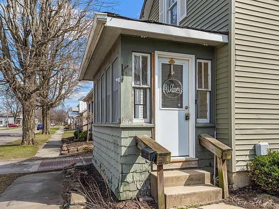 4th image of 215 E Charles St