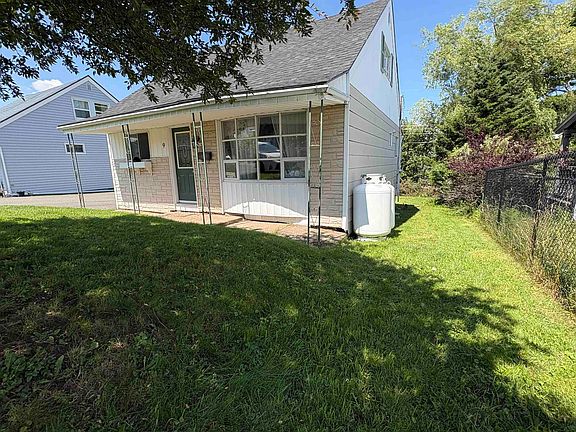 2nd image of 9 Maclaren Ave