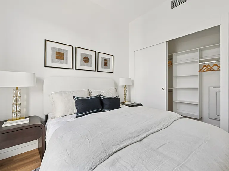 Evani 3223 Wilshire — Photo 17