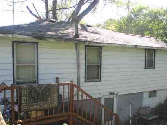 2nd image of 113 E Grand Ave