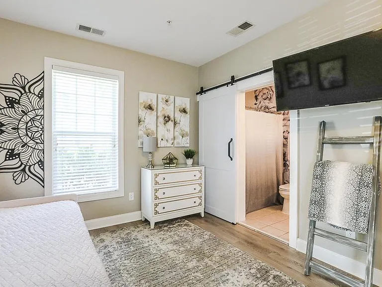 112 Cypress Point Ct #101B — Photo 19