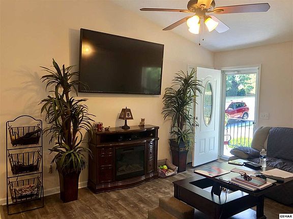 4th image of 692 N Haun Dr