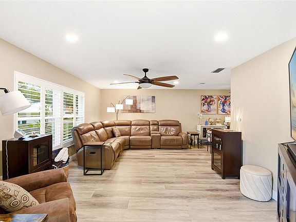 4th image of 2636 Talbot Rd