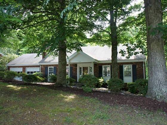 1st image of 165 Fairmont Cir