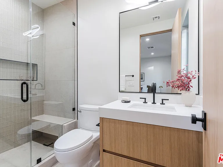 5064 Encino Ave — Photo 26