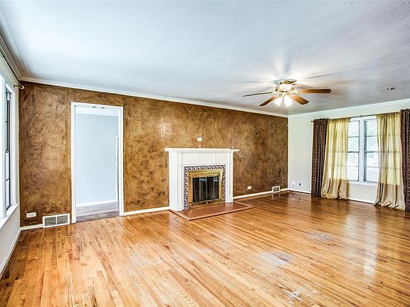 2nd image of 303 Shadywood Ln