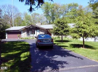 70 Elm St, Monroe, CT 06468