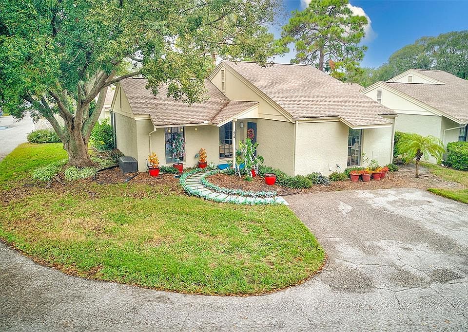 1st image of 24 Windrush Bay Dr