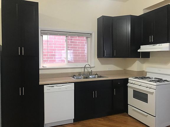 2nd image of 1828 N Rockwell St APT 2F