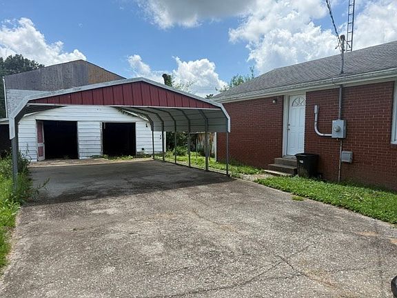 2nd image of 686 Cherry St
