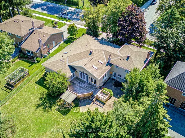 20 Blackforest Dr, Richmond Hill, ON L4E 2P5