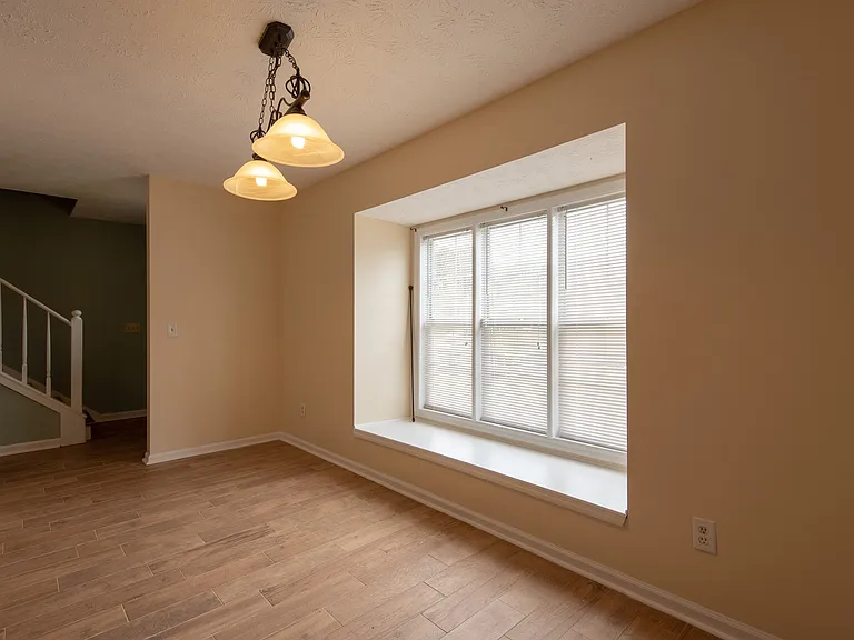 1128 Chinook St — Photo 4