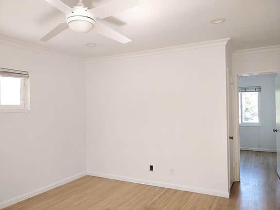2nd image of 729 9th St APT B