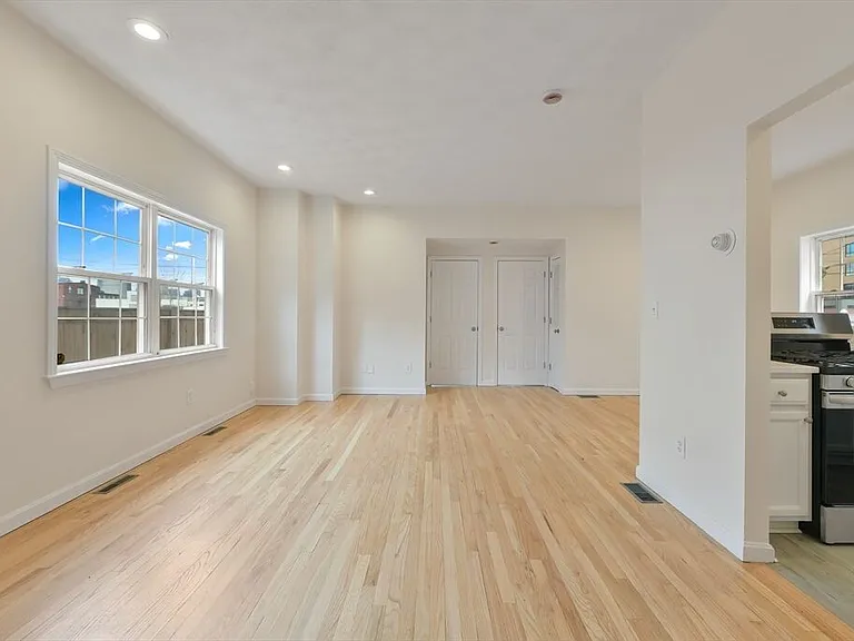 39 Middle St #1 — Photo 10