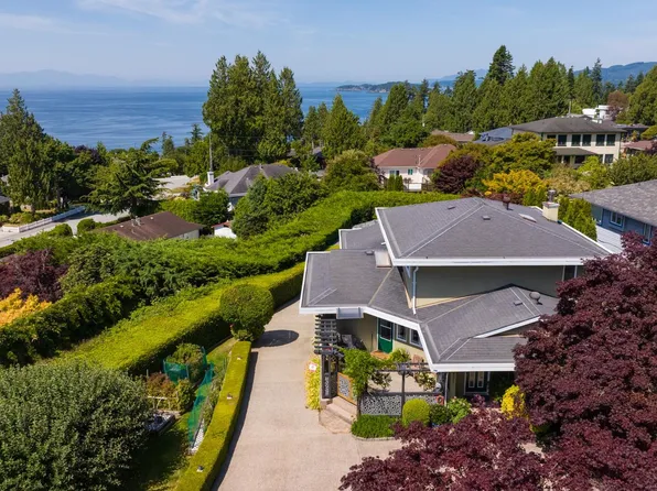 4827 Bluegrouse Dr, Sechelt, BC V7Z 0E9