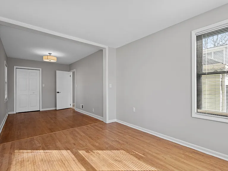 426 Keilman St — Photo 16