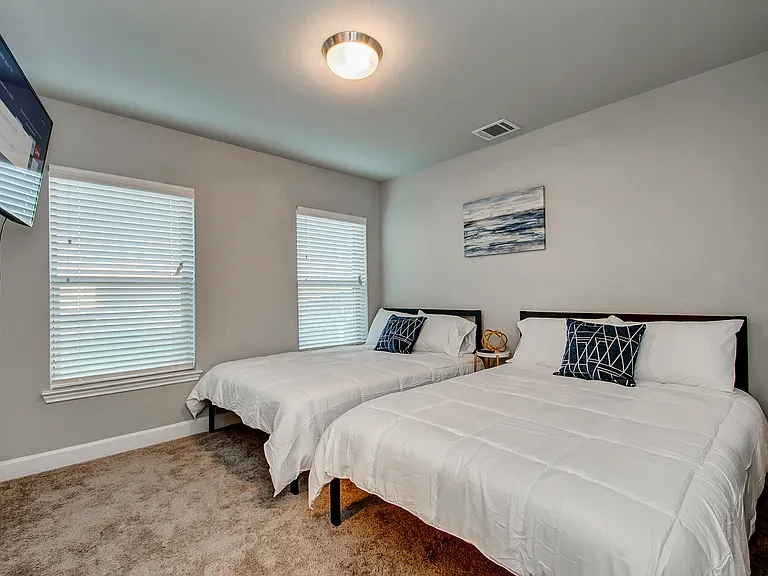 4151 Dupont St — Photo 43