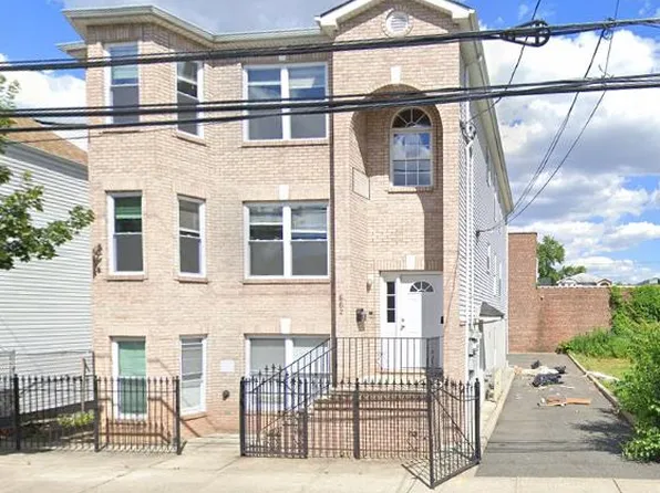 662 S 12th St, Newark, NJ 07103