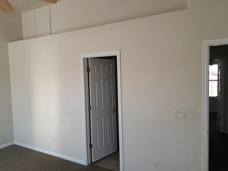 bed 1/bath 1 door