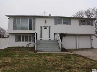 76 Arpage Dr E, Shirley, NY 11967