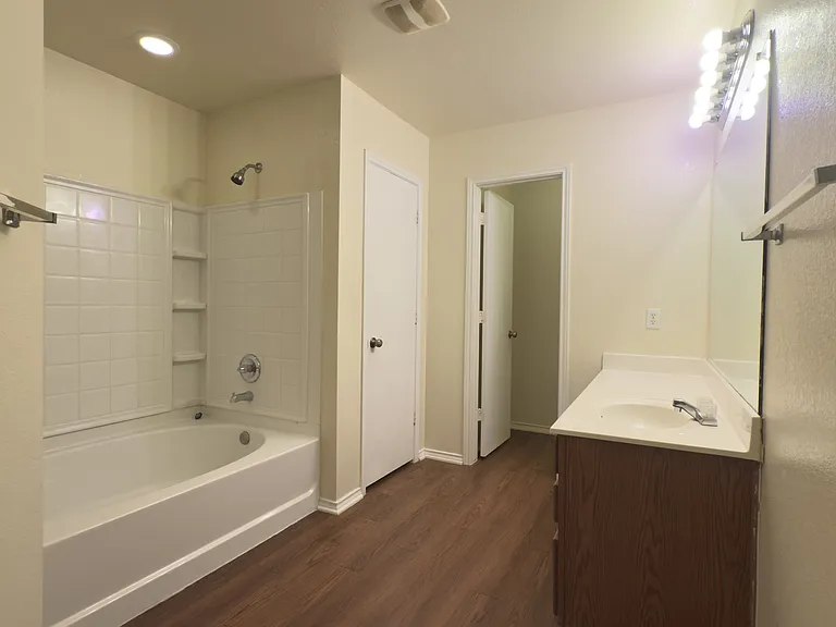 4105 Kings Canyon Dr — Photo 21