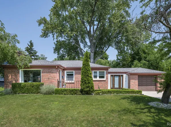 1619 E Maple Rd, Birmingham, MI 48009