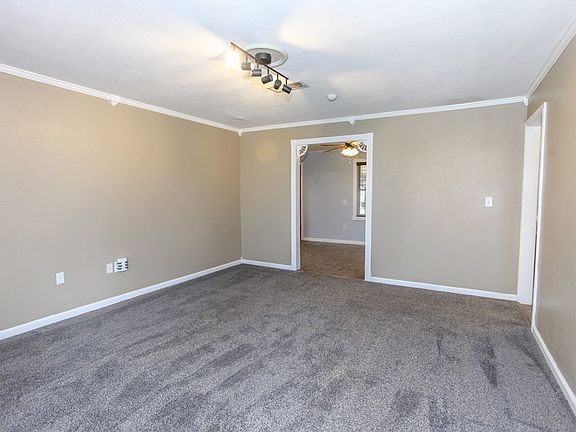 4th image of 110 E 15th St