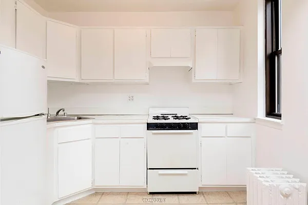 Rented by Town Residential | media 9