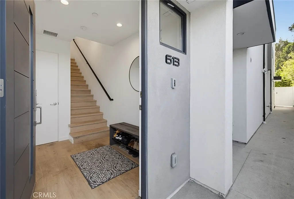 3 bed, 2.5 bath, 1650 sqft, $7,000 — Photo 3