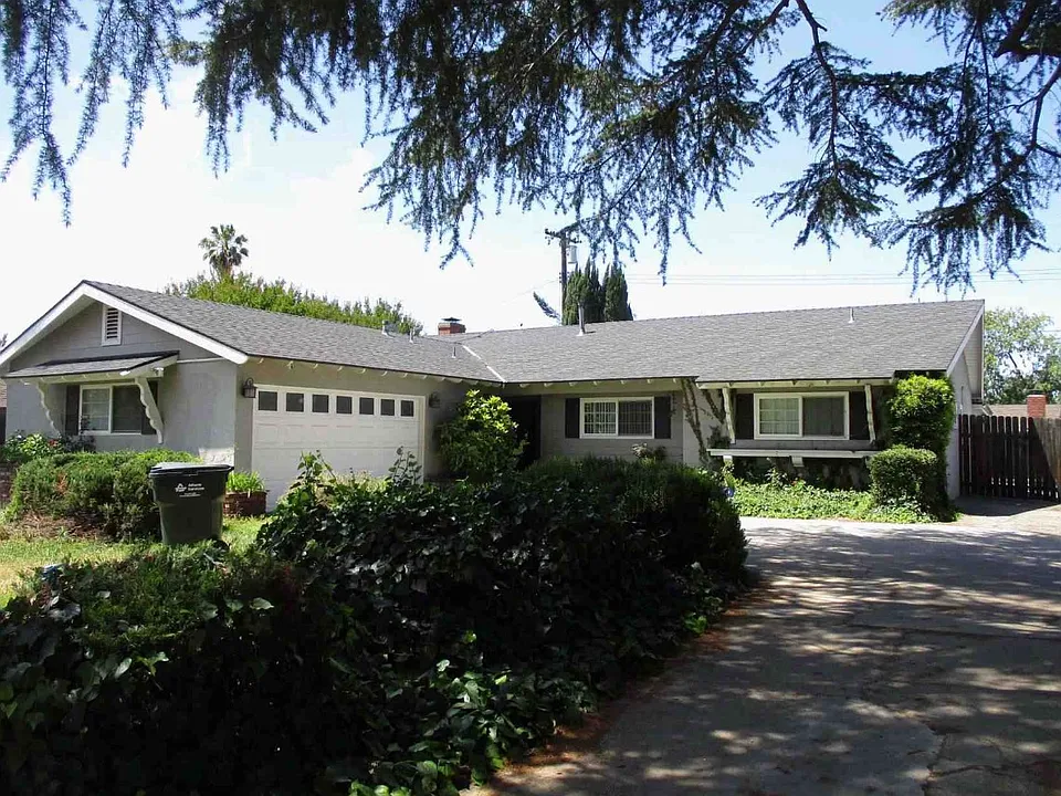 S Lone Hill Ave