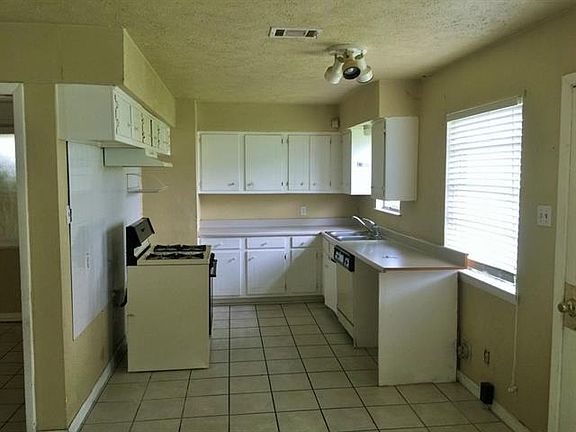 3rd image of 7905 Komalty Dr