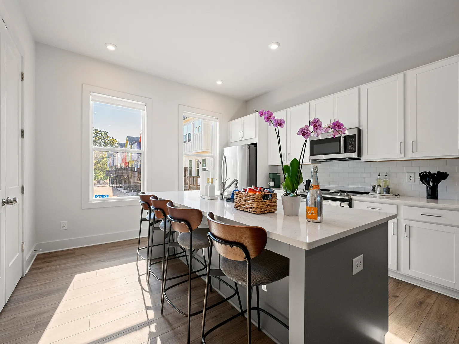 3 bed, 3.0 bath, $3,250 — Photo 4