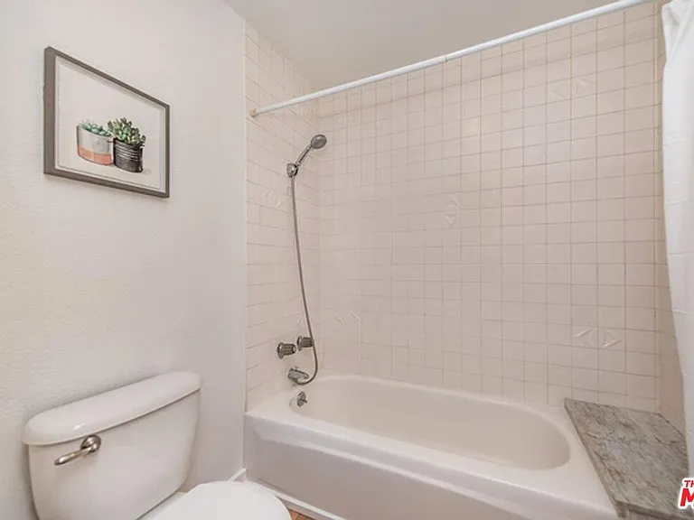 5139 Balboa Blvd #203 — Photo 18