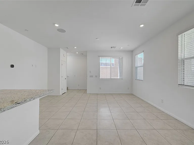242 Freeport View Pl — Photo 4