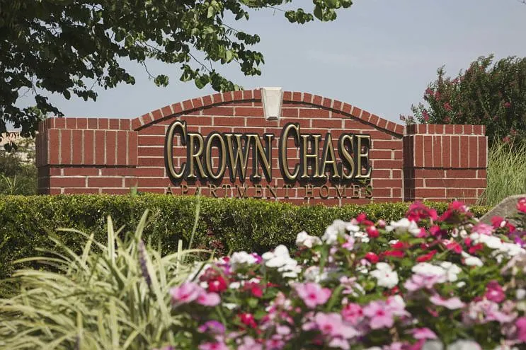 Crown Chase — Photo 7