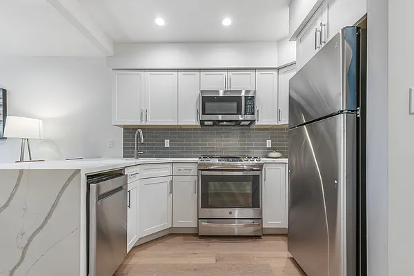 Sold by Amorelli Realty | media 28