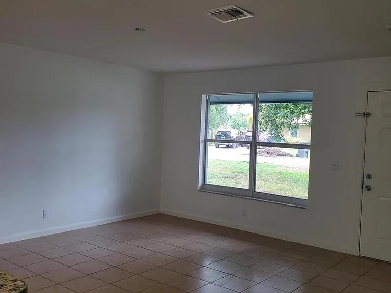4740 Hairland Dr — Photo 8