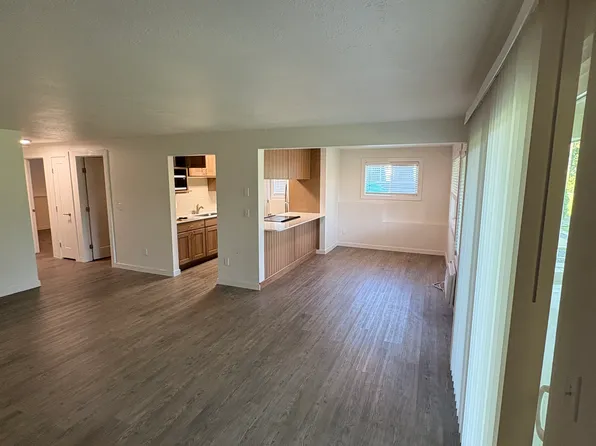 9011 E South Riverway Ave, Spokane, WA 99212