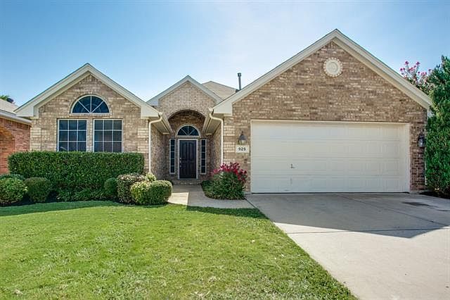 1st image of 925 Churchhill Dr