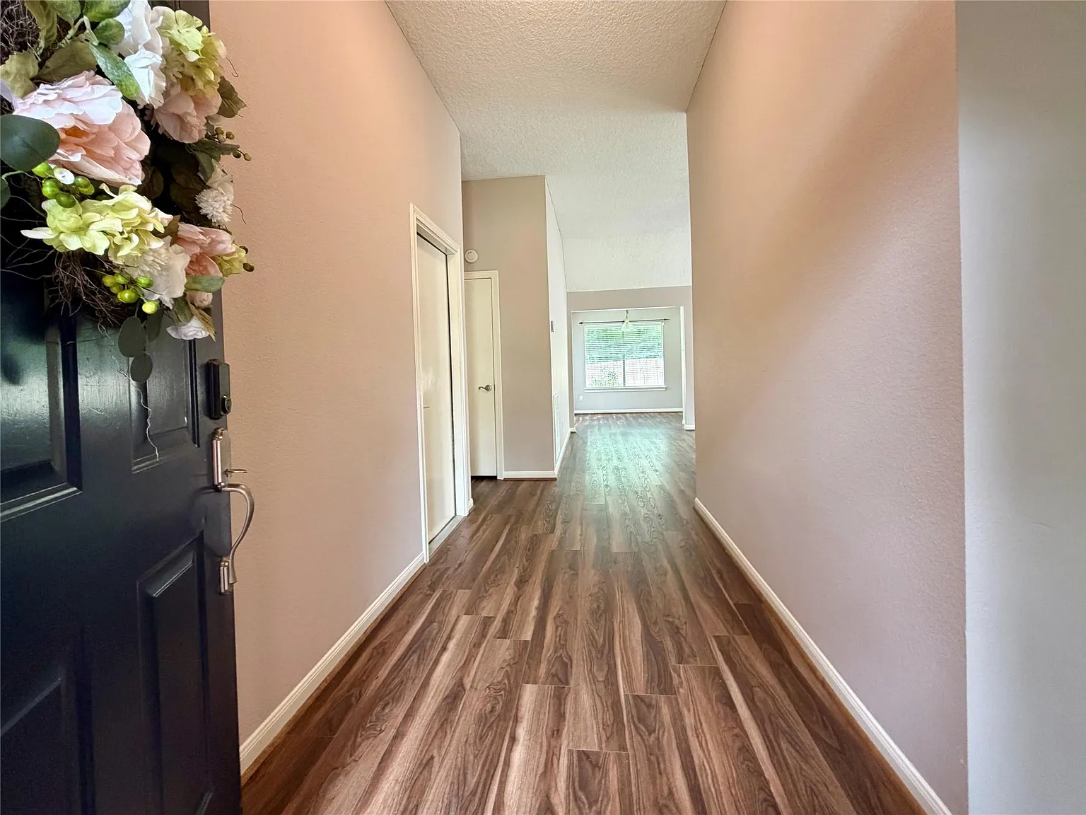3 bed, 2.0 bath, 1415 sqft, $1,800 — Photo 4