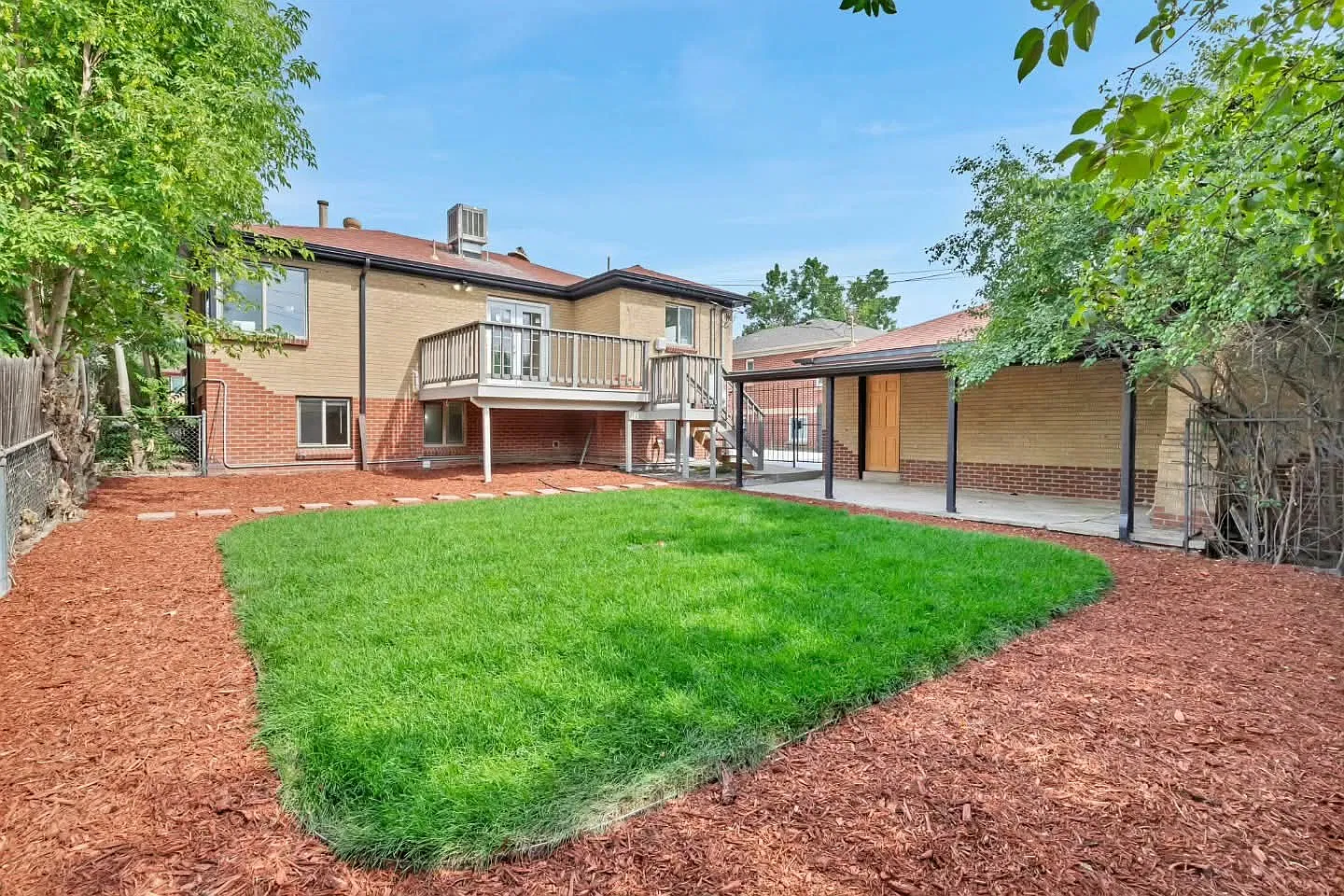 2 bed, 1200 sqft, $2,300 — Photo 3