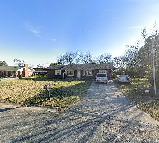 108 Lancelot Ct — Photo 1