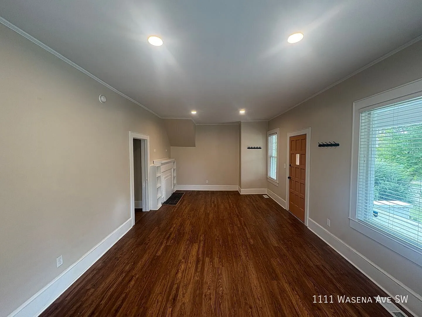 2 Bedroom | 1 Bath | Spacious Living Area | Central Air — Photo 3