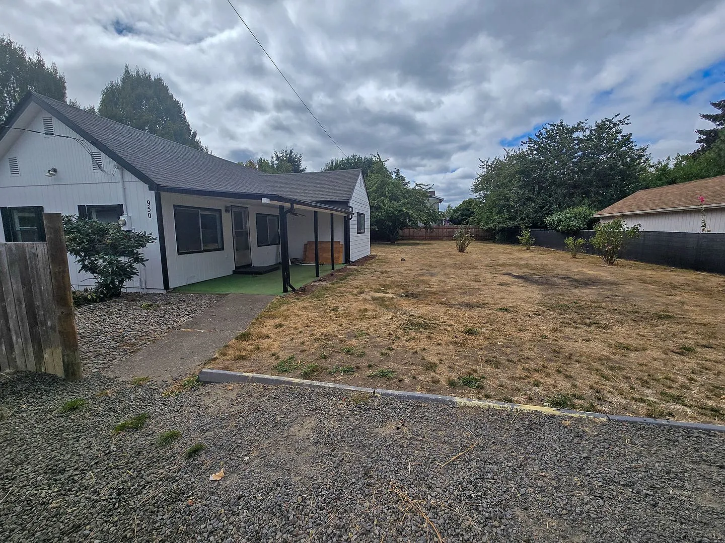 Rent Special: $1,000 Off First Full Month's Rent With One Year Lease! ~ Marks 950 — Photo 3