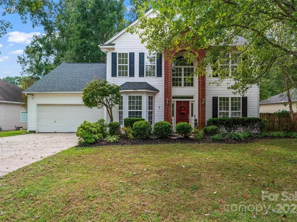 4004 Lannier Falls Ln, Charlotte, NC 28270