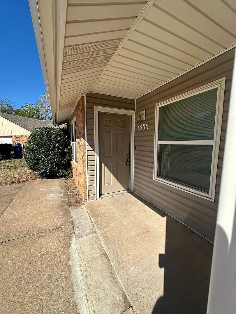 2 bed 1.5 bath Duplex — Photo 3