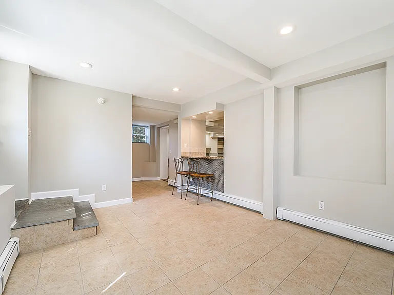 39 N Washington St #1R — Photo 5